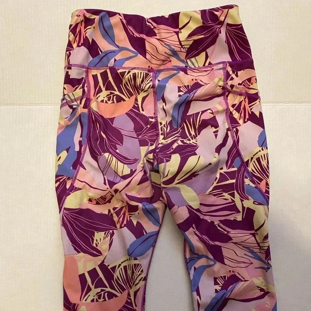 Women’s Activewear Leggings & T- Shirt – Size 8 /10 – Excellent Condition - - Picture 8 of 11